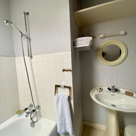 Hôtel de famille L.F.M.A.L. Giat Extérieur photo