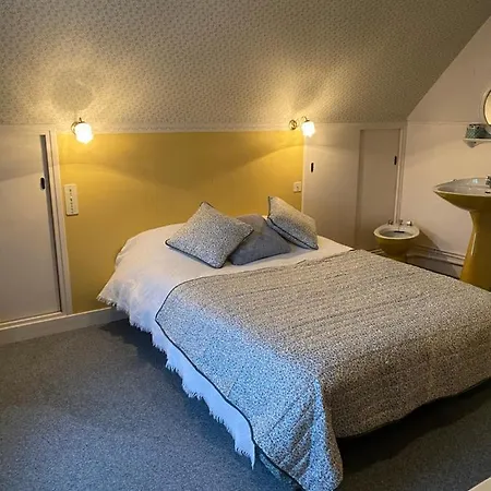 Hôtel de famille L.F.M.A.L. Giat Extérieur photo