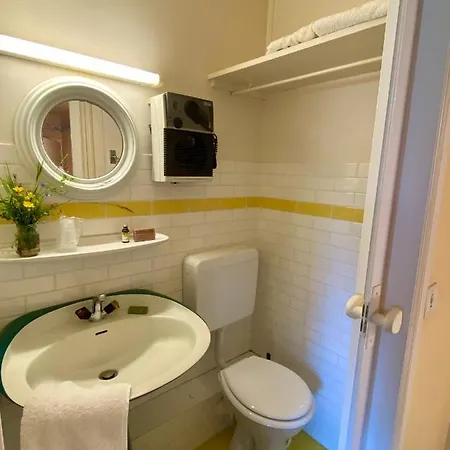 Hôtel de famille L.F.M.A.L. Giat Extérieur photo